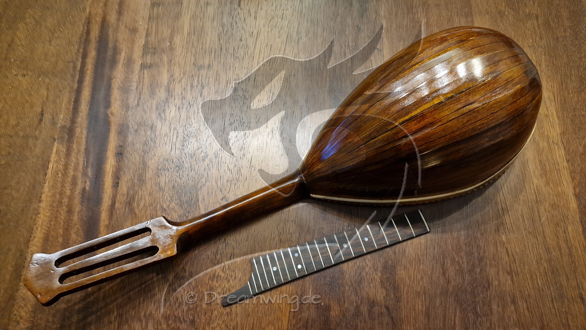 Fast fertige politur